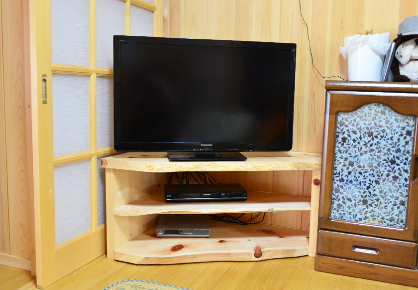 テレビ台:コーナーにテレビ台作成