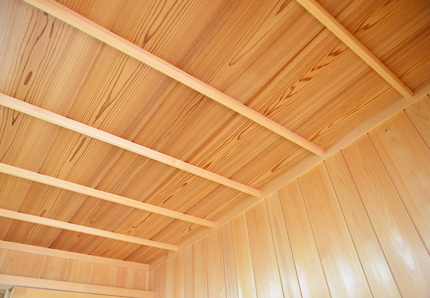 居間天井:施主様お好みの竿縁天井	