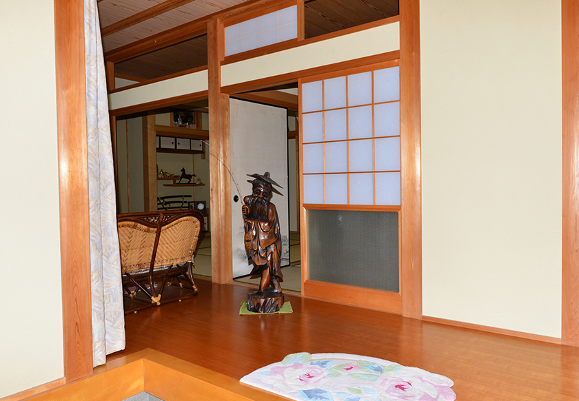 玄関から和室